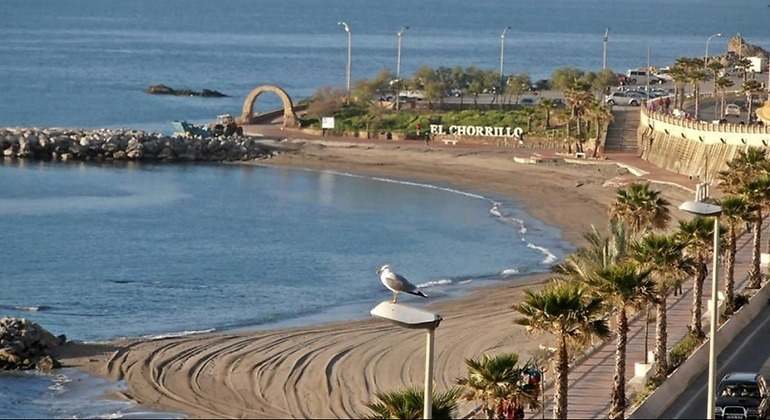 Las playas del chorrillo en ceuta forman un cabo perfecto con dos espigones a ambos lados