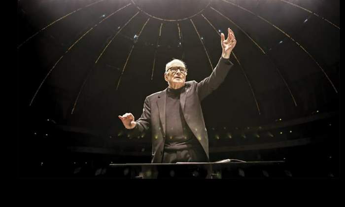 ennio-dirigiendo.jpg
