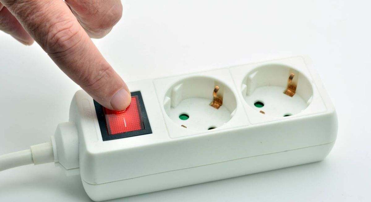 Why you shouldn’t turn the television on and off from the power strip
