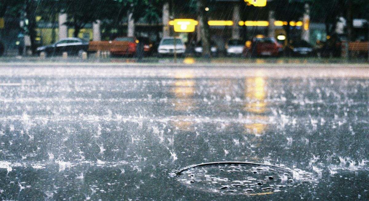 La AEMET avisa con tiempo de lo que viene esta semana en España: aviso por tormentas en las nuevas zona de vacaciones