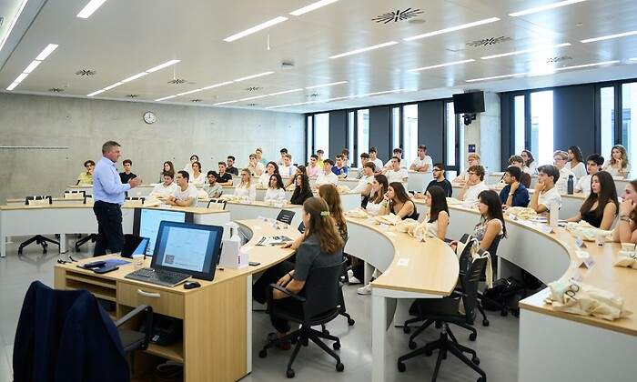 Esade-clase.jpg