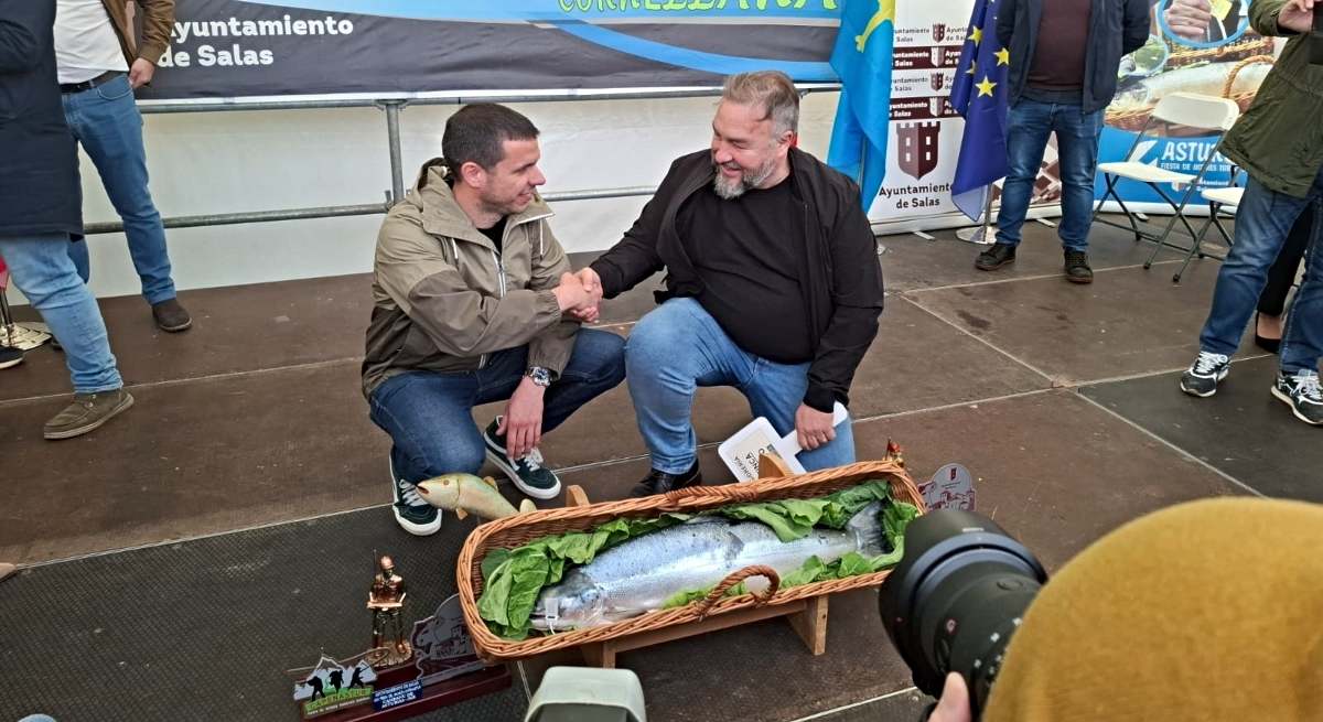 La sidrería ovetense La Finca se hace con el  campanu  asturiano por 10.100 euros