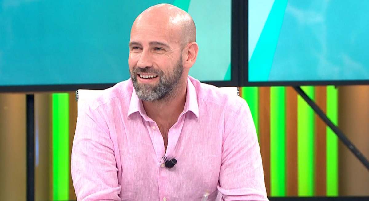 Una bronca y una despedida entre bromas: así fueron los últimos días de Gonzalo  Miró, fichaje sorpresa de TVE, en 'Espejo público' y 'Más vale tarde'
