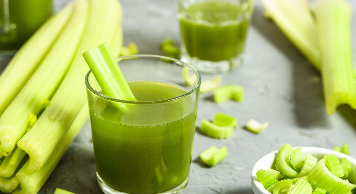 Zumo de apio, pepino y col rizada