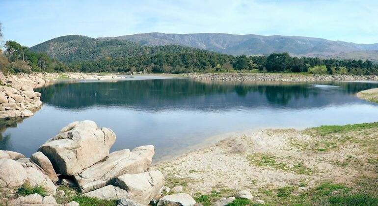 Un lago de gran extensión en la sierra de gredos