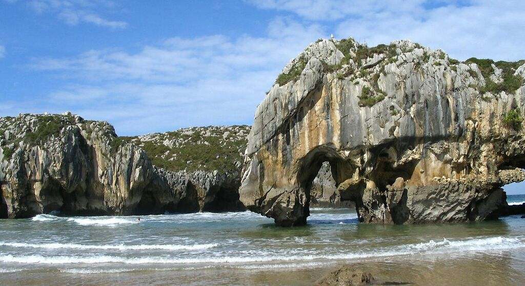 Playa de Cuevas del Mar (Valdés)