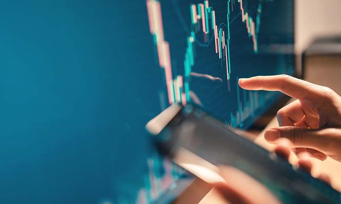 inversor-mercados-bolsa-chart-movil-grafico-tomar-decisiones-istock-1200x655.jpg