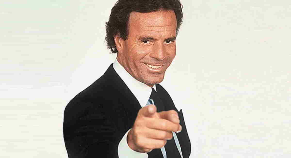 Julio Iglesias cumple 80 años: el último crooner del siglo, truhan y señor  del 'cuore'