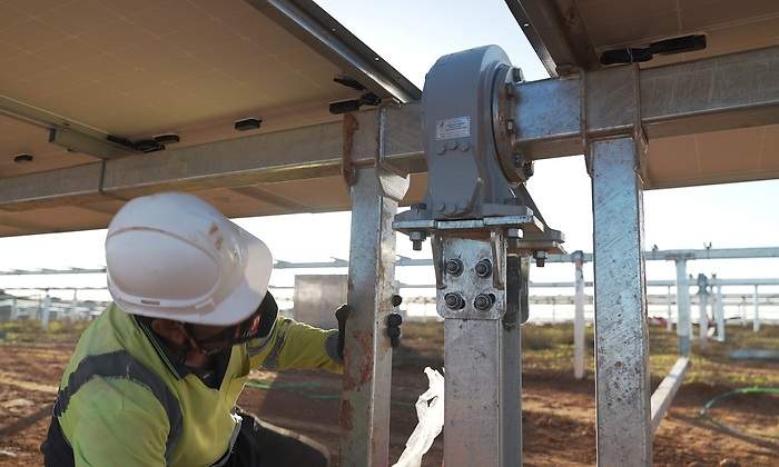 Instalacion-de-una-planta-fotovoltaica-de-Iberdrola.jpg