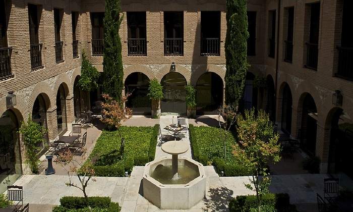 1200-x-655-Parador-de-Chinchon.jpg