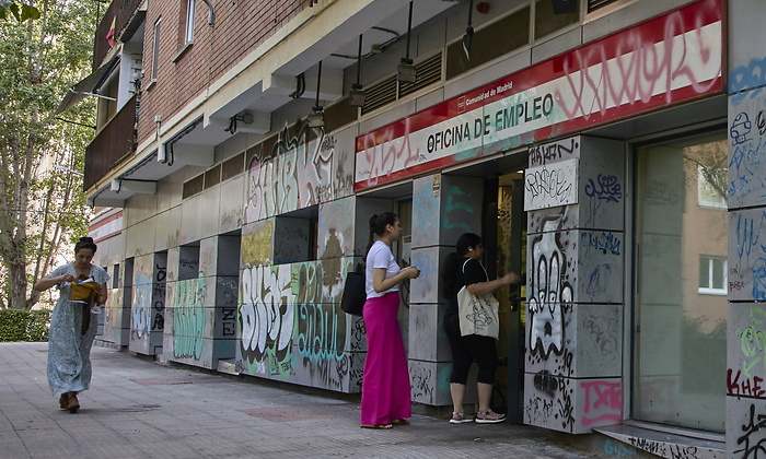 personas-cola-paro-sepe-madrid-agosto-2022-ep.jpg