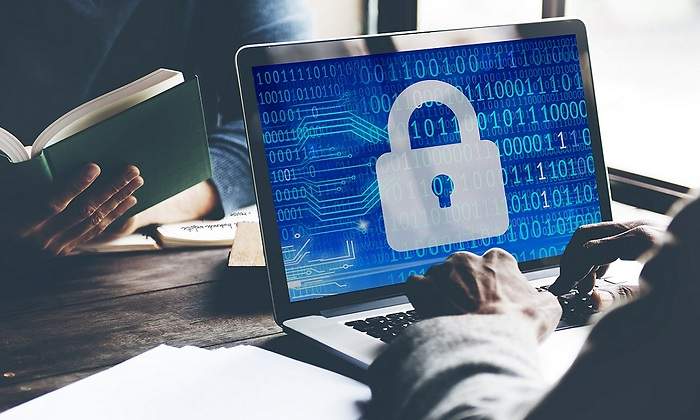 1200-x-655-Ordenador-conectado-a-Internet-con-limitaciones-istock.jpg