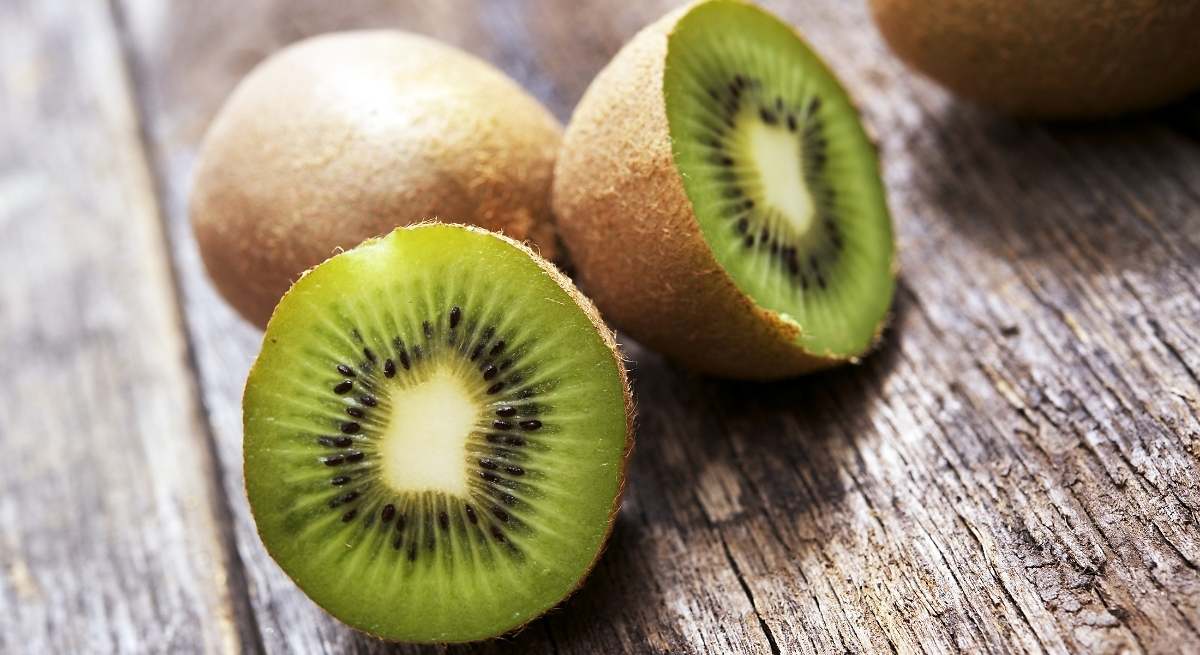 Los sorprendentes beneficios de comer la piel del kiwi para el organismo