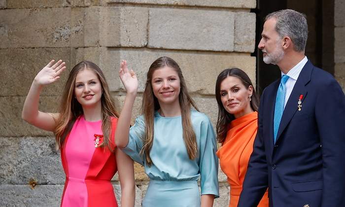 Felipe-VI-letizia-hijas-santiago-1200.jpg
