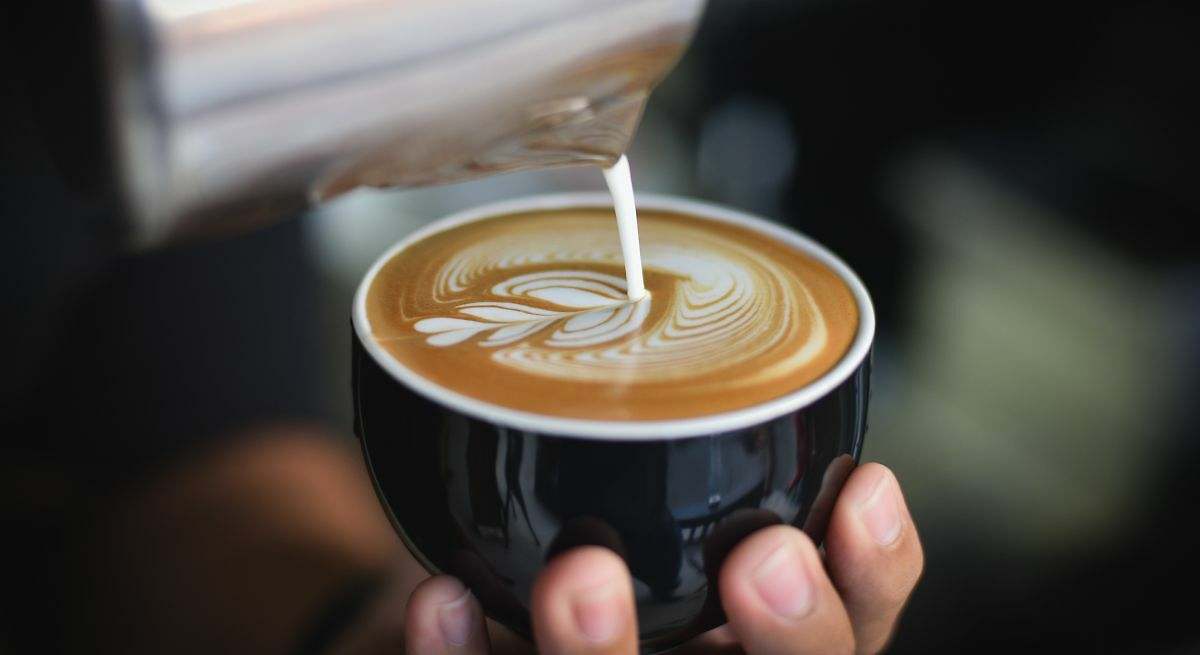 Una nueva investigación demuestra que el consumo habitual de café reduce el riesgo de fragilidad asociada al envejecimiento