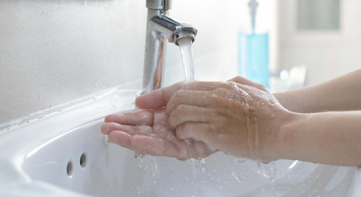 Agua en las muñecas