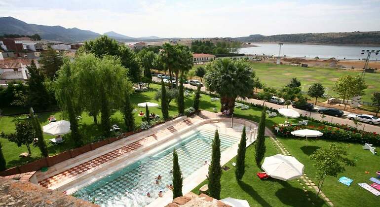 Piscina exterior del Balneario de Alange