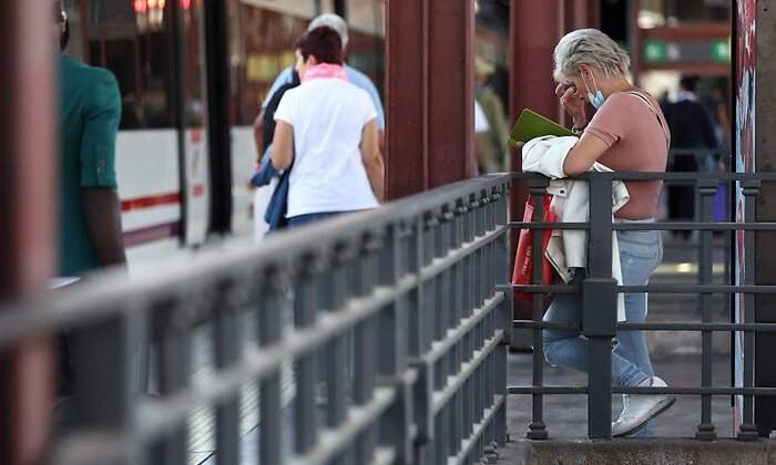 EuropaPress_4695448_persona_mascarilla_anden_estacion_tren_chamartin_20_septiembre_2022_madrid-1.jpg