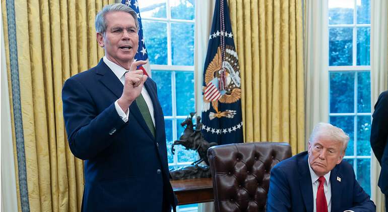 Fotografía de Scott Bessent y Donald Trump