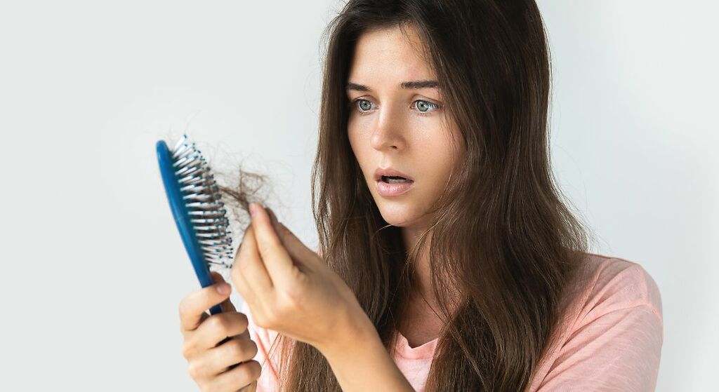 Previene la caída del cabello o la aparición de canas