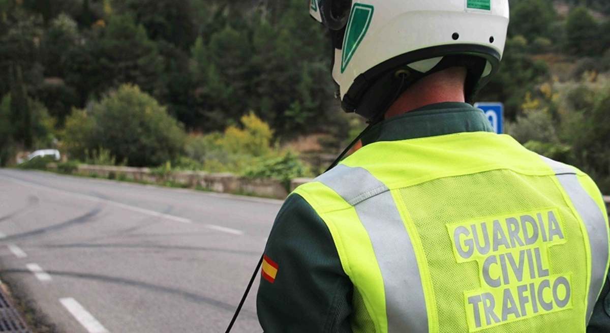 Cortada por completo la A-2 sentido Zaragoza y graves retenciones en sentido Madrid tras el vuelco de un camión de gran tonelaje en Gajanejos (Guadalajara)