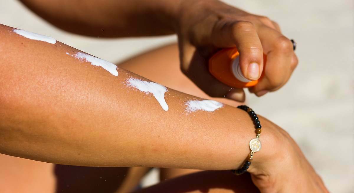 Soy doctor en medicina y estas son las cremas solares que contienen benzofenonas, un producto químico relacionado con el cáncer de mama