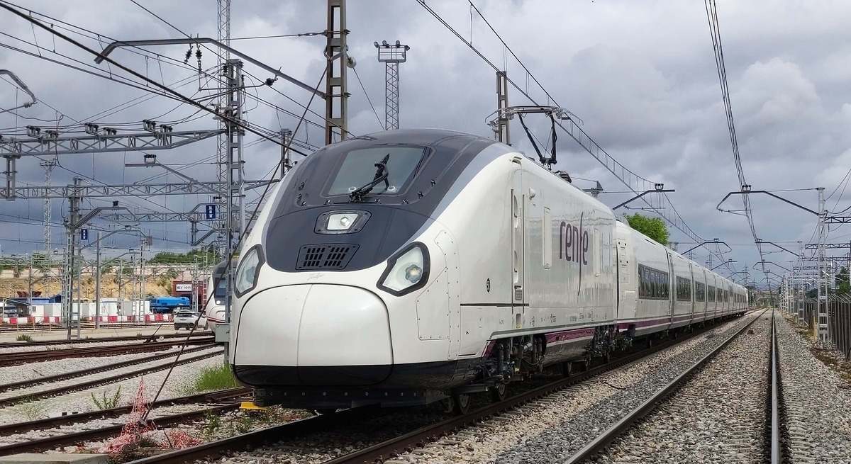 Renfe mantiene interrumpida la circulación de trenes entre Galicia y Madrid por los incendios