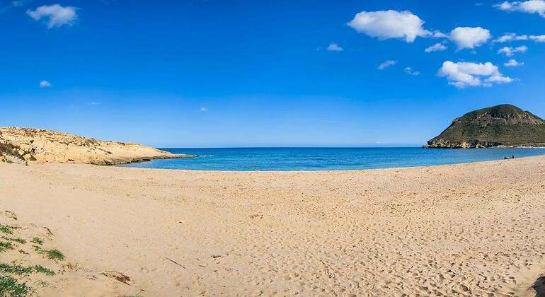Playazo de Rodalquilar, una de las playas del Parque Natural Cabo de Gata-Níjar