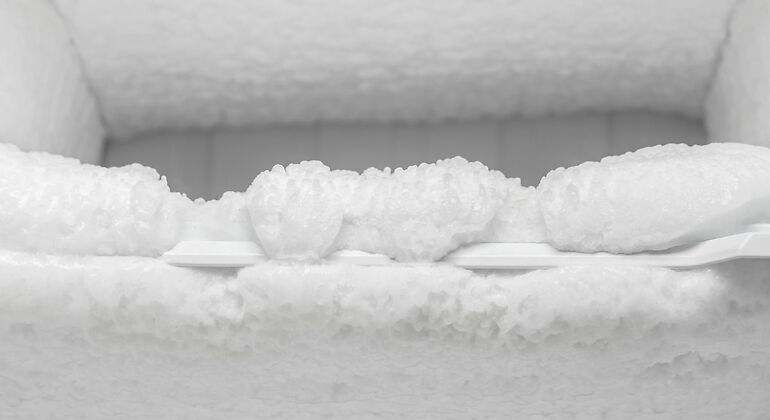 Hielo en el congelador