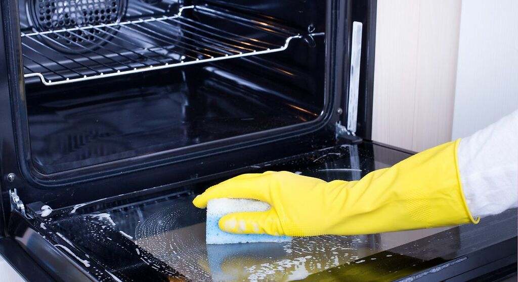 Ni vinagre ni limón: la grasa del horno desaparecerá en pocos minutos si utilizas este elemento natural