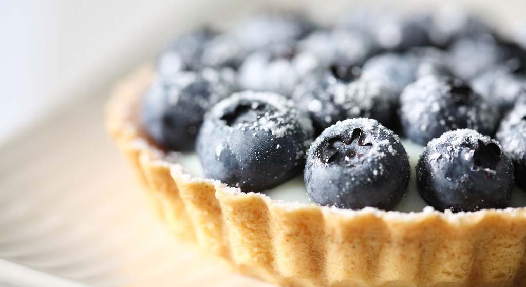 Deliciosas y en menos de 15 minutos: Así es esta dulce receta de tartaletas de arándanos
