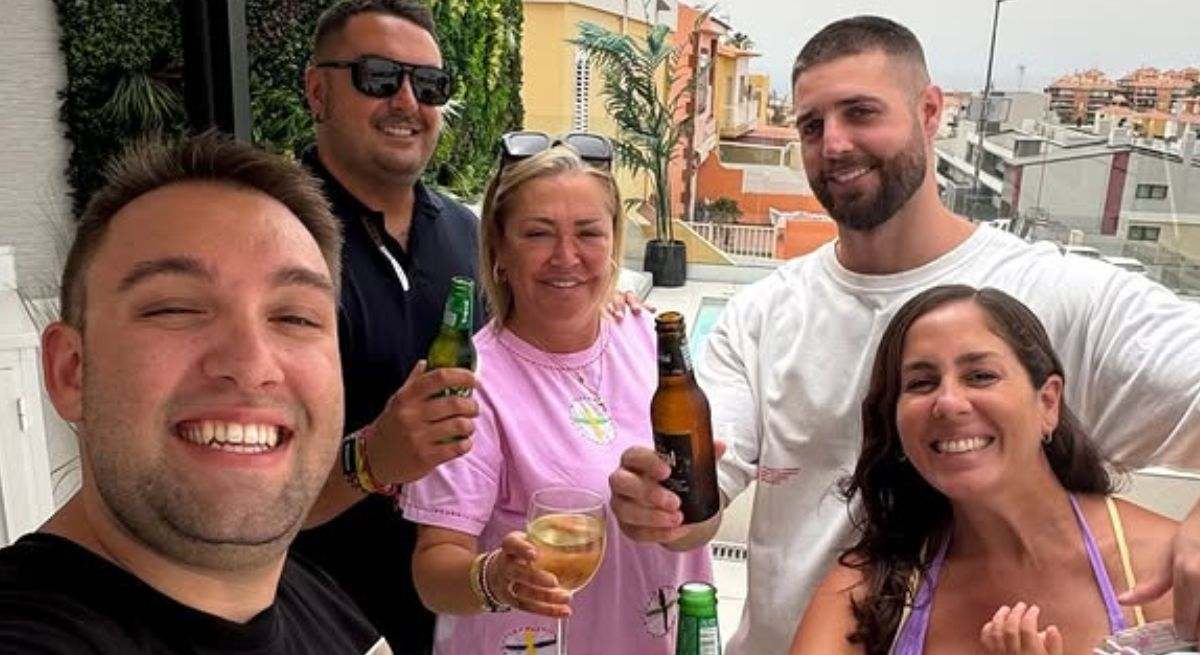 Belén Esteban se presenta por sorpresa en la casa de Anabel Pantoja en  Canarias con un megáfono: "No me preguntéis cómo..."