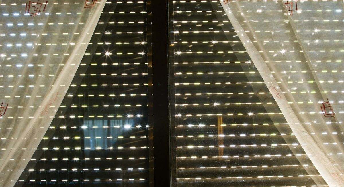 Mantén tu casa fresca bajando las persianas