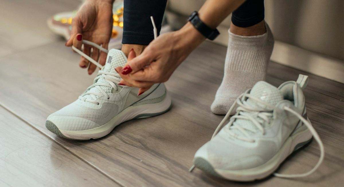 Empezamos retirando los cordones