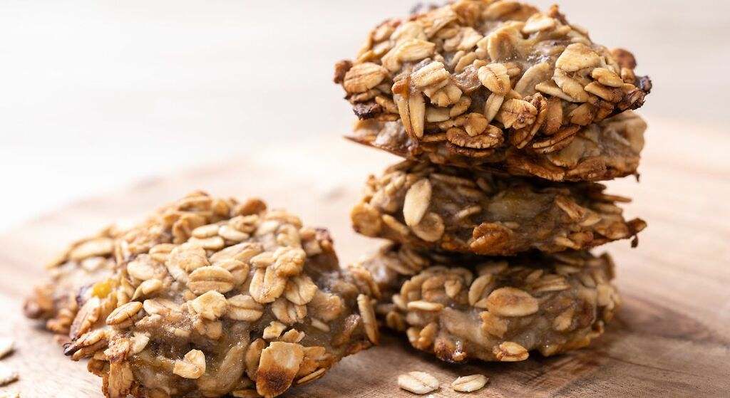 Cómo hacer galletas de avena caseras con solo tres ingredientes en pocos minutos
