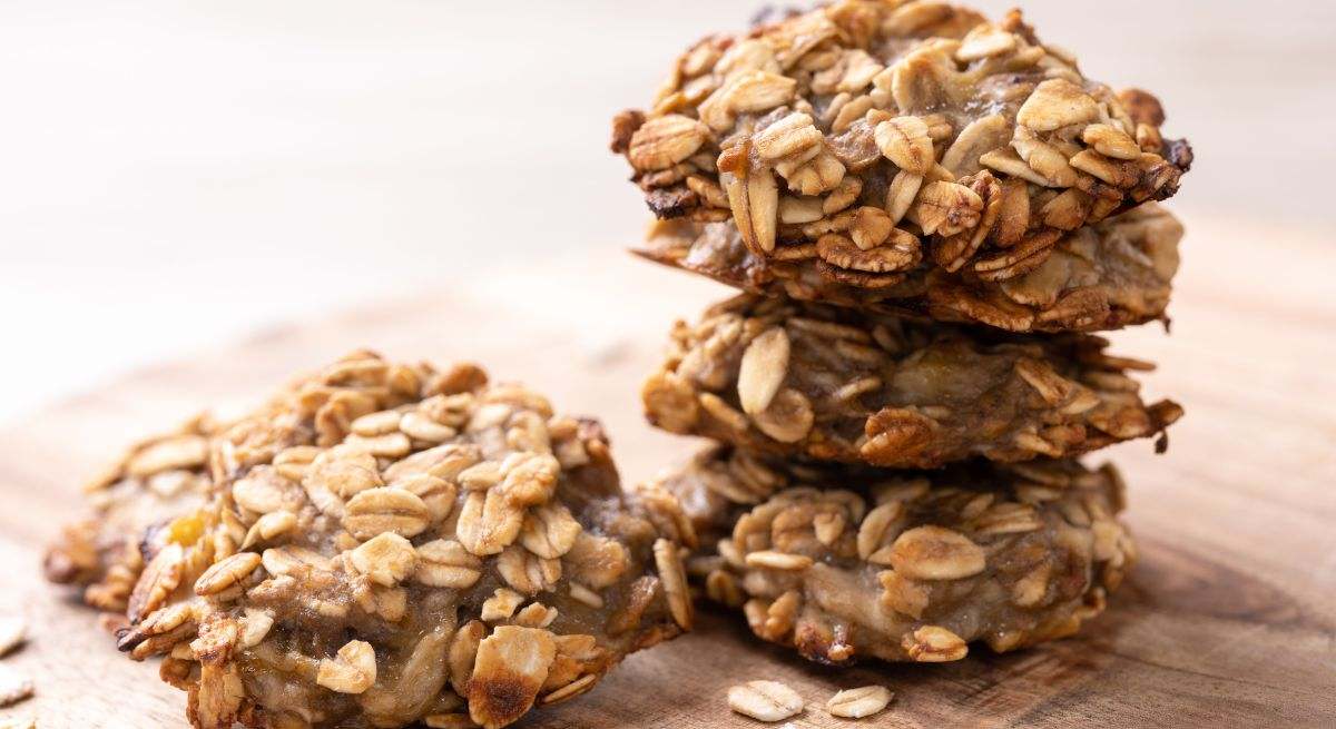 Cómo hacer galletas de avena caseras con solo tres ingredientes en pocos minutos
