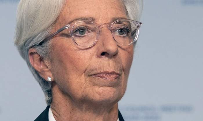 christine-lagarde-presidenta-bce-reunion-9junio2022-seria-bloomberg-1200x655.jpg
