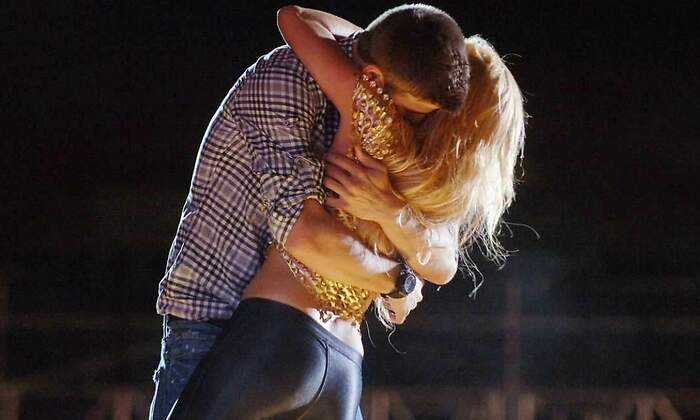 shakira-pique-1200-655-abrazo-1.jpg