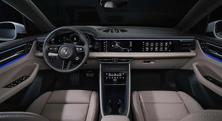 El salpicadero del nuevo Porsche Macan destaca por sus tres grandes pantallas, la del acompañante un opcional.