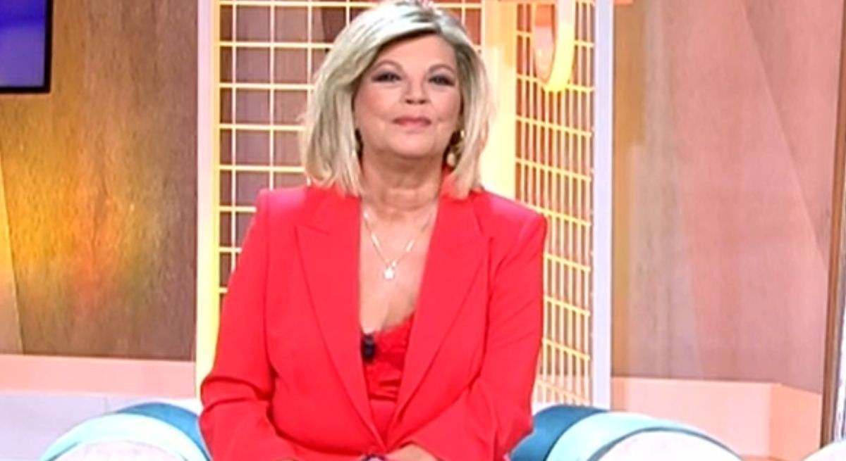 Terelu Campos se estrena como presentadora de verano en 'Fiesta', con guiño  especial a su madre, María Teresa Campos: "La jefa estrenaba de rojo"