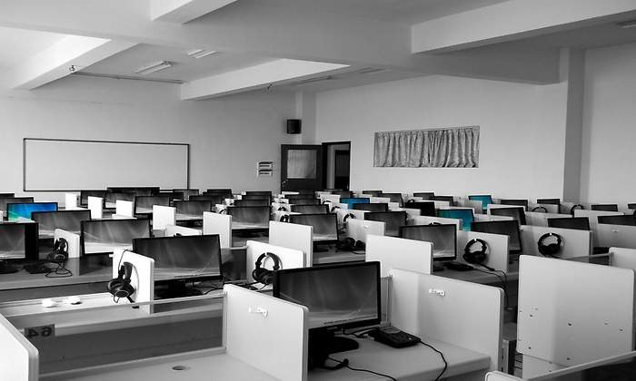 offices-g6418fbd3f_1280-1.jpg