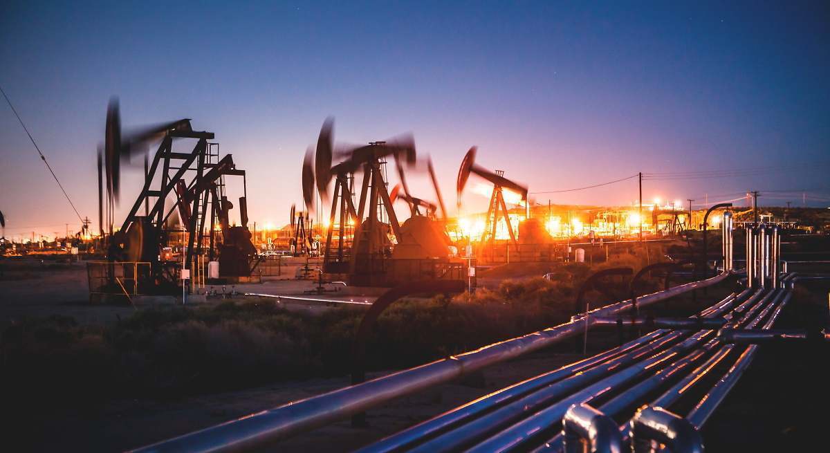 La OPEP+ decide aumentar su producción en octubre a un ritmo menor: 137.000 barriles