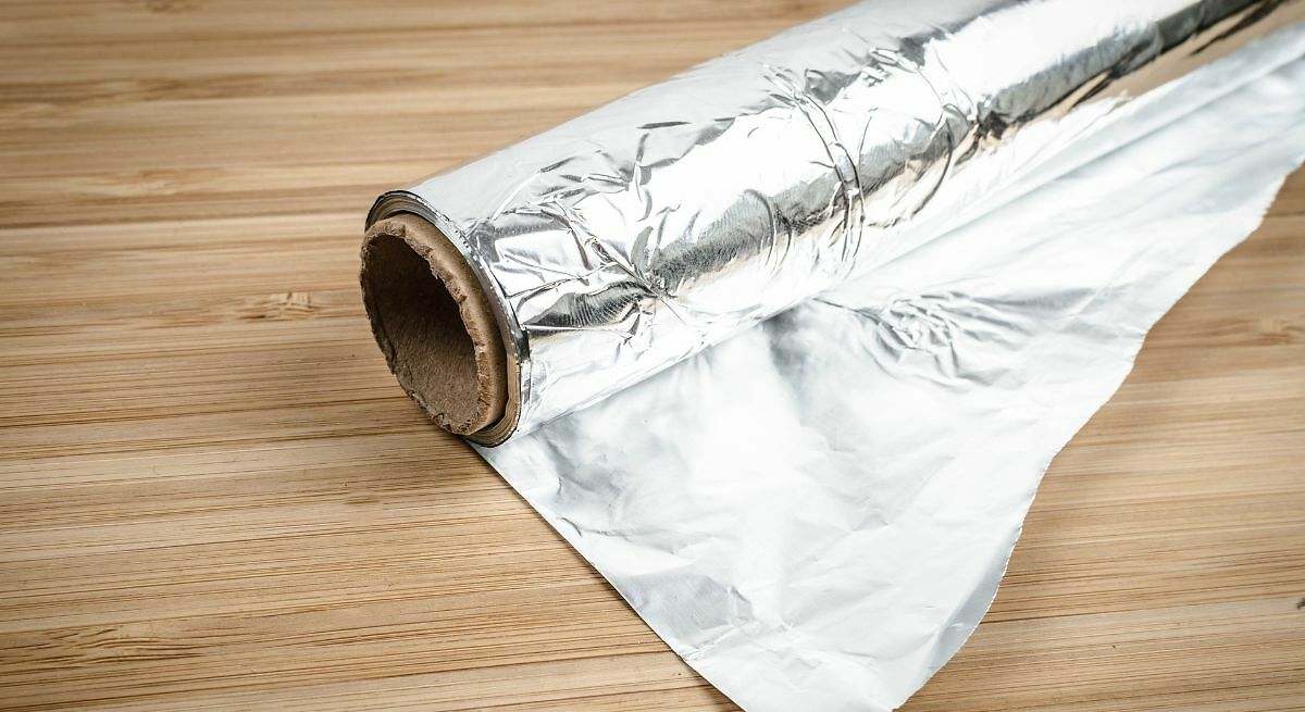 Por qué un lado del papel de aluminio es mate y el otro brillante: cada una se utiliza para algo específico