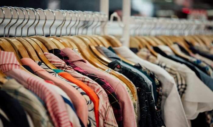tienda-ropa-tienda-ropa-perchas-tienda-boutique-moderna_1150-8886.jpg
