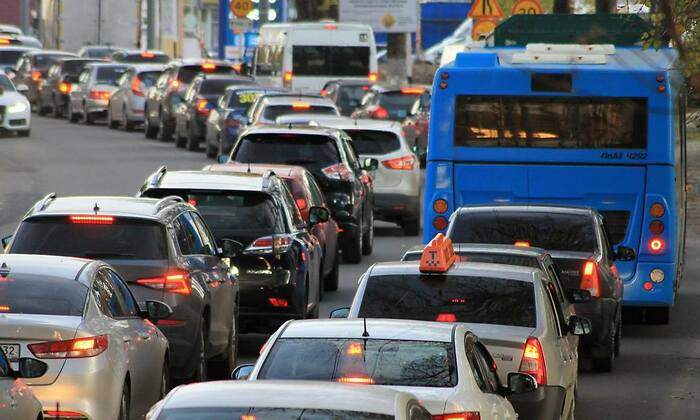 traffic-jam-g767276582_1280-1.jpg