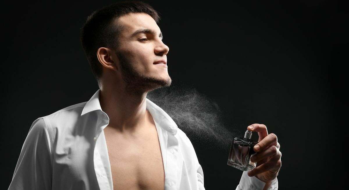 No sigas echándote el perfume en el cuello antes de salir de casa: puede ser perjudicial para la salud y crear "un punto débil"