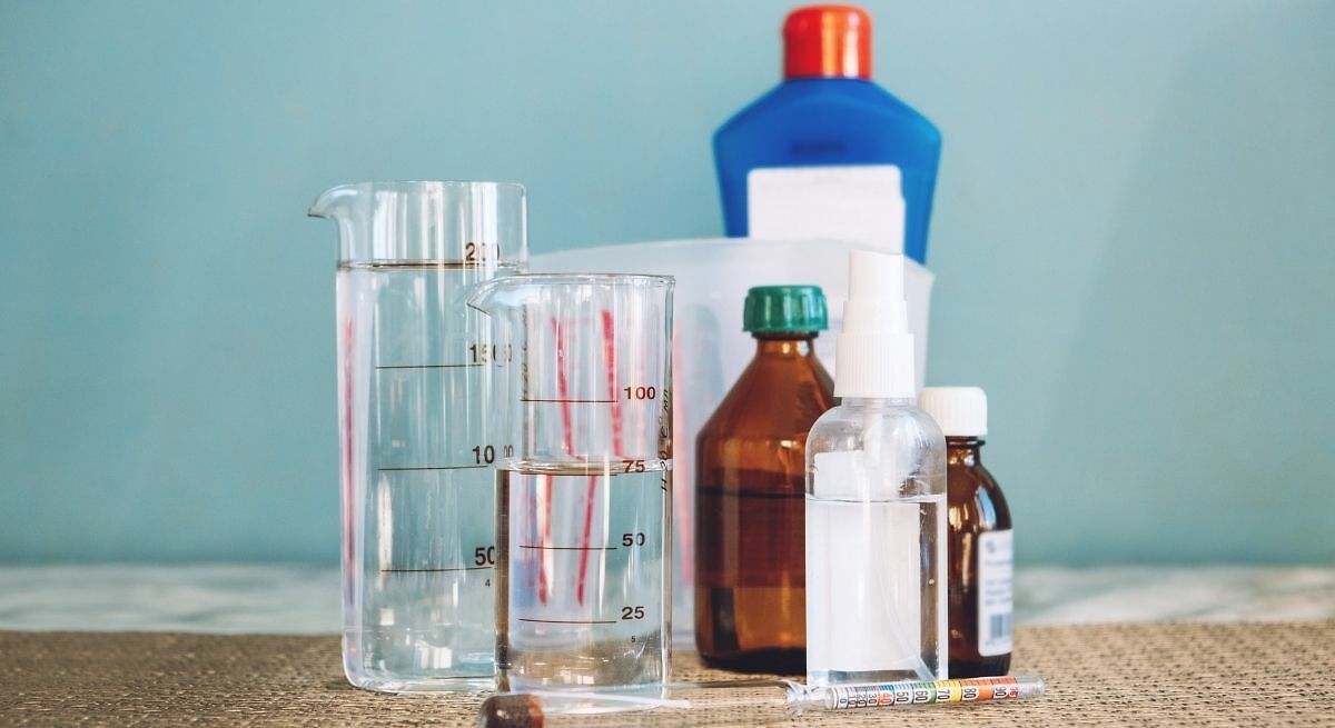 Agua oxigenada y detergente líquido