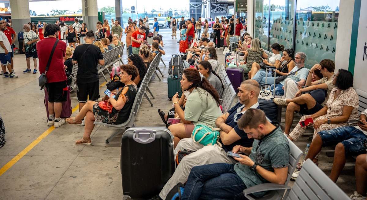 Cancelada de forma definitiva para todo el día la circulación de trenes entre Galicia y Madrid por el fuego