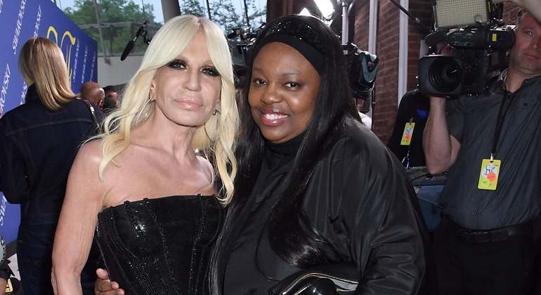 Pat McGrath y Donatella Versace. Cordon