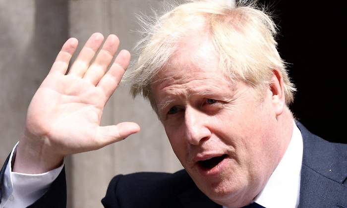 boris-johnson-saluda-reuters.jpg